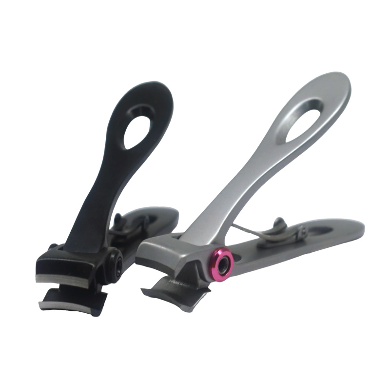 Large opening stainless steel nail clippers are splash proof 