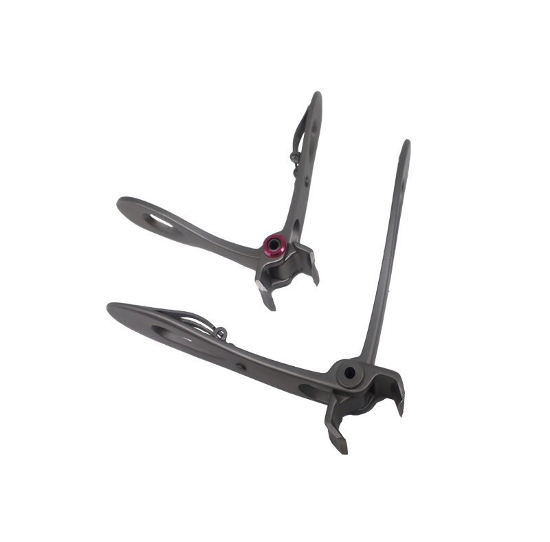 Large opening stainless steel nail clippers are splash proof 
