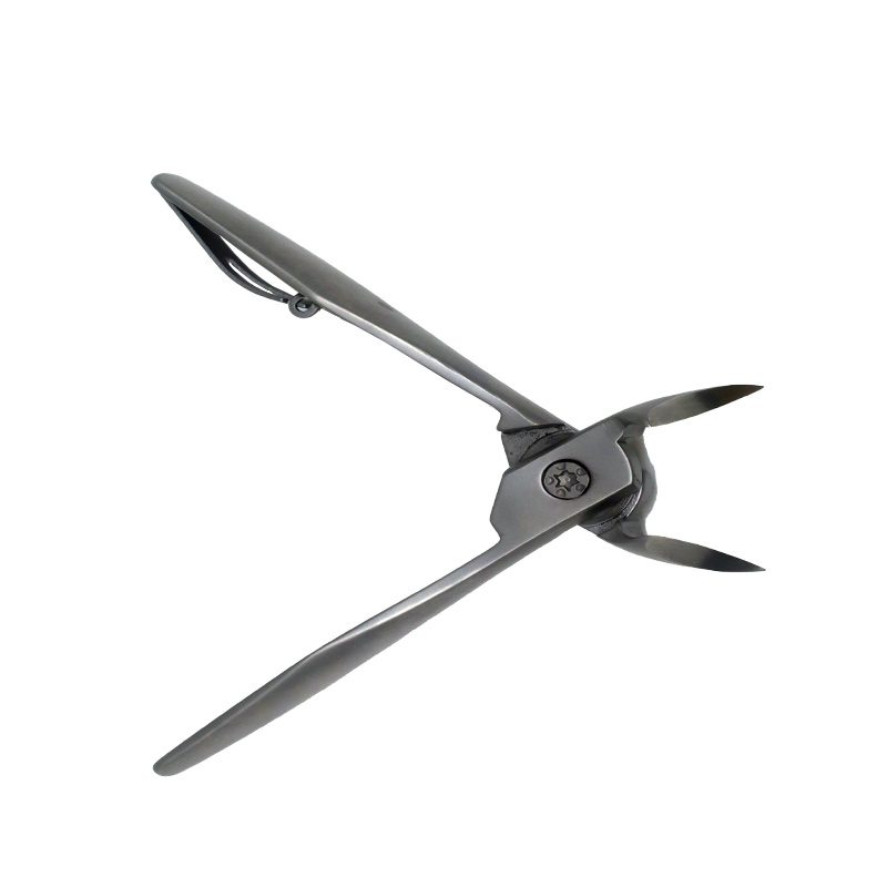 Large opening cow horn bevelled nail clippers 